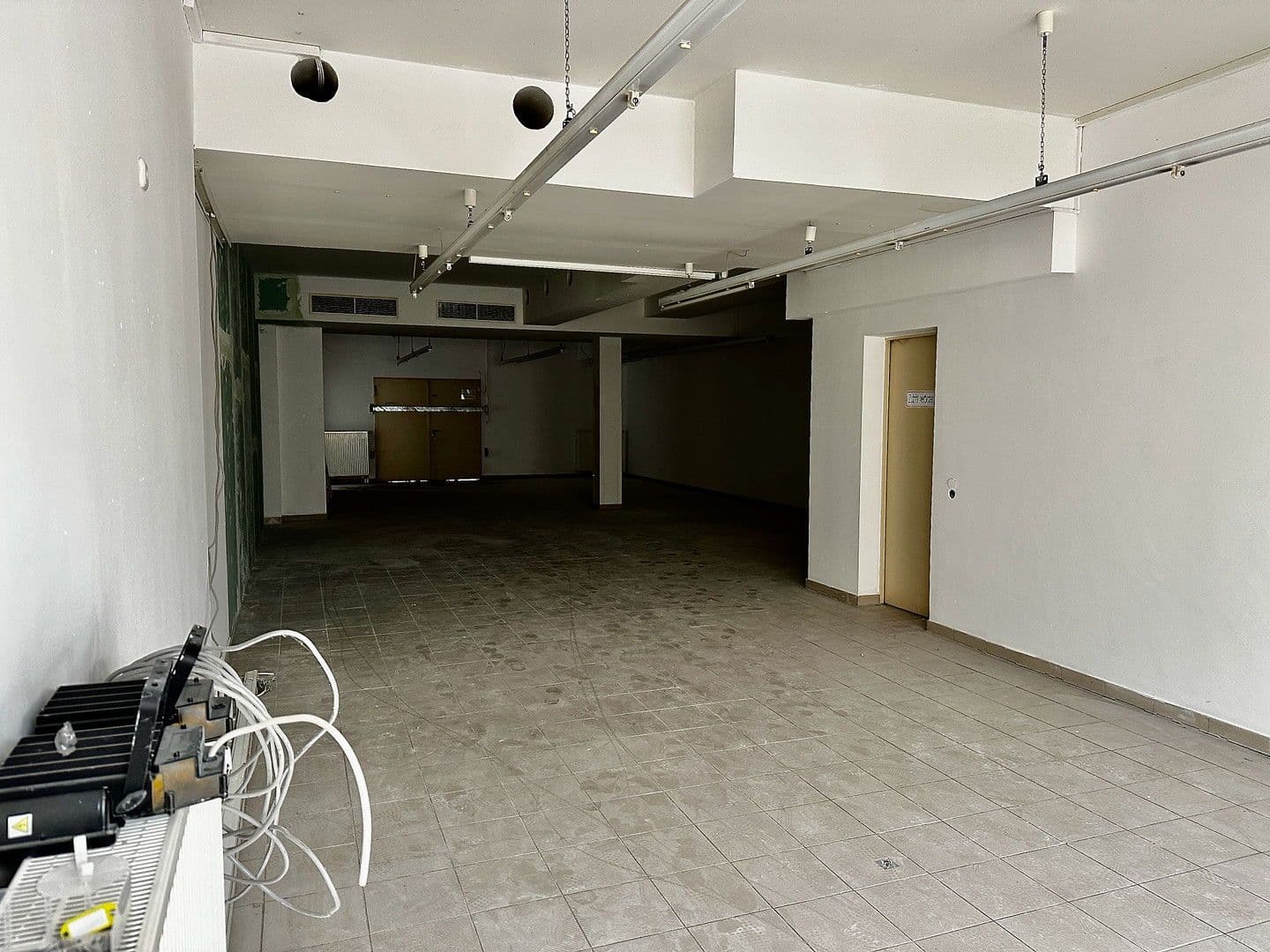Prenájom nebytového priestoru 135 m², Burgstr. 44, Leverkusen, Severné Porýnie - Westfálsko Prenájom nebytového priestoru 135 m², Burgstr. 44, Leverkusen, Severné Porýnie - Westfálsko