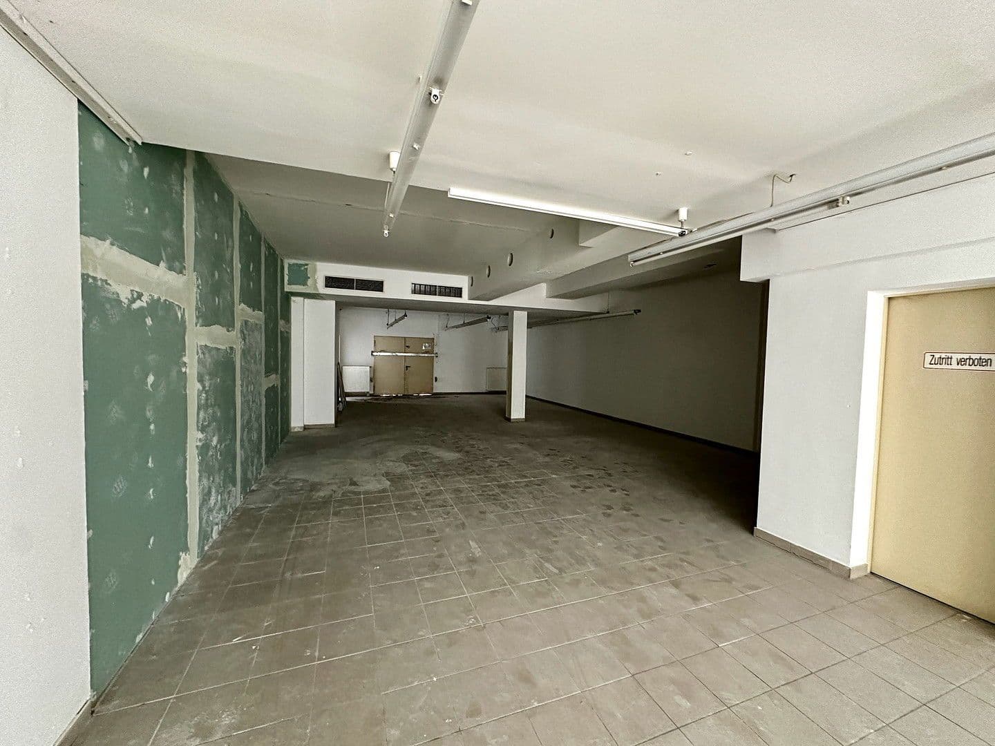 Prenájom nebytového priestoru 135 m², Burgstr. 44, Leverkusen, Severné Porýnie - Westfálsko Prenájom nebytového priestoru 135 m², Burgstr. 44, Leverkusen, Severné Porýnie - Westfálsko