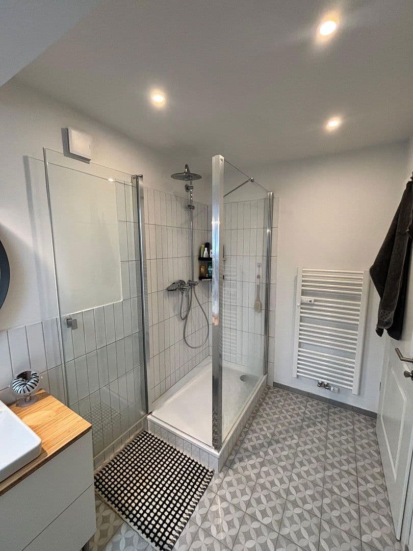 Prenájom bytu 3-izbový 77 m², Duisburg, Severné Porýnie - Westfálsko Prenájom bytu 3-izbový 77 m², Duisburg, Severné Porýnie - Westfálsko