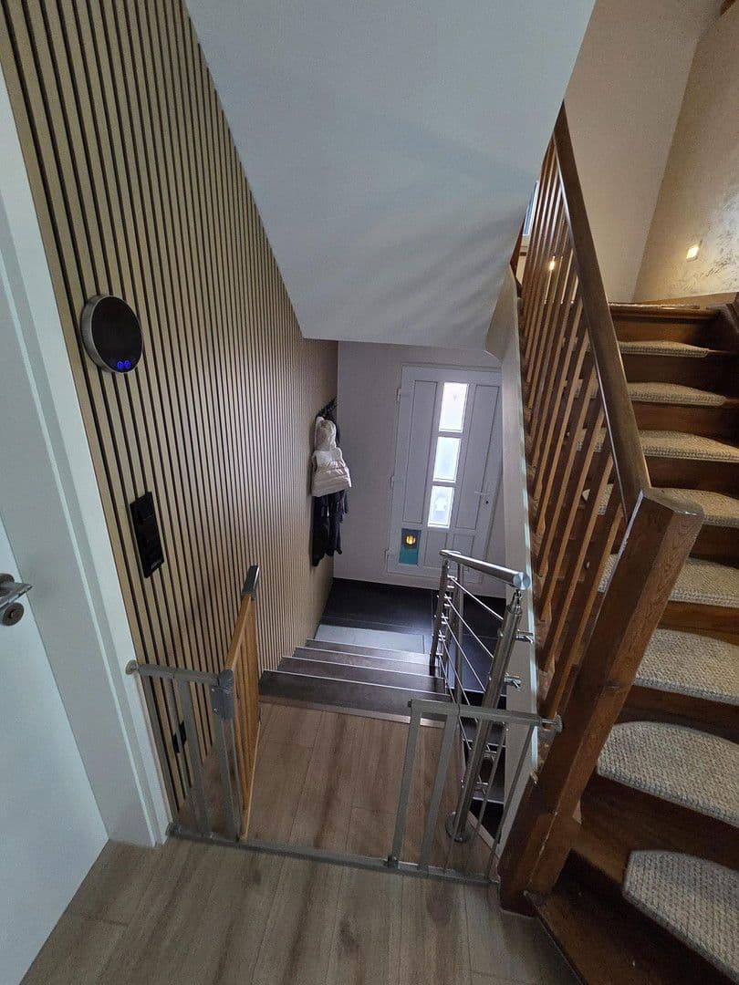 Predaj domu 120 m², pozemek 365 m², Schutzenstrasse, 21/1, Niefern-Öschelbronn, Bádensko-Wurttembersko Predaj domu 120 m², pozemek 365 m², Schutzenstrasse, 21/1, Niefern-Öschelbronn, Bádensko-Wurttembersko