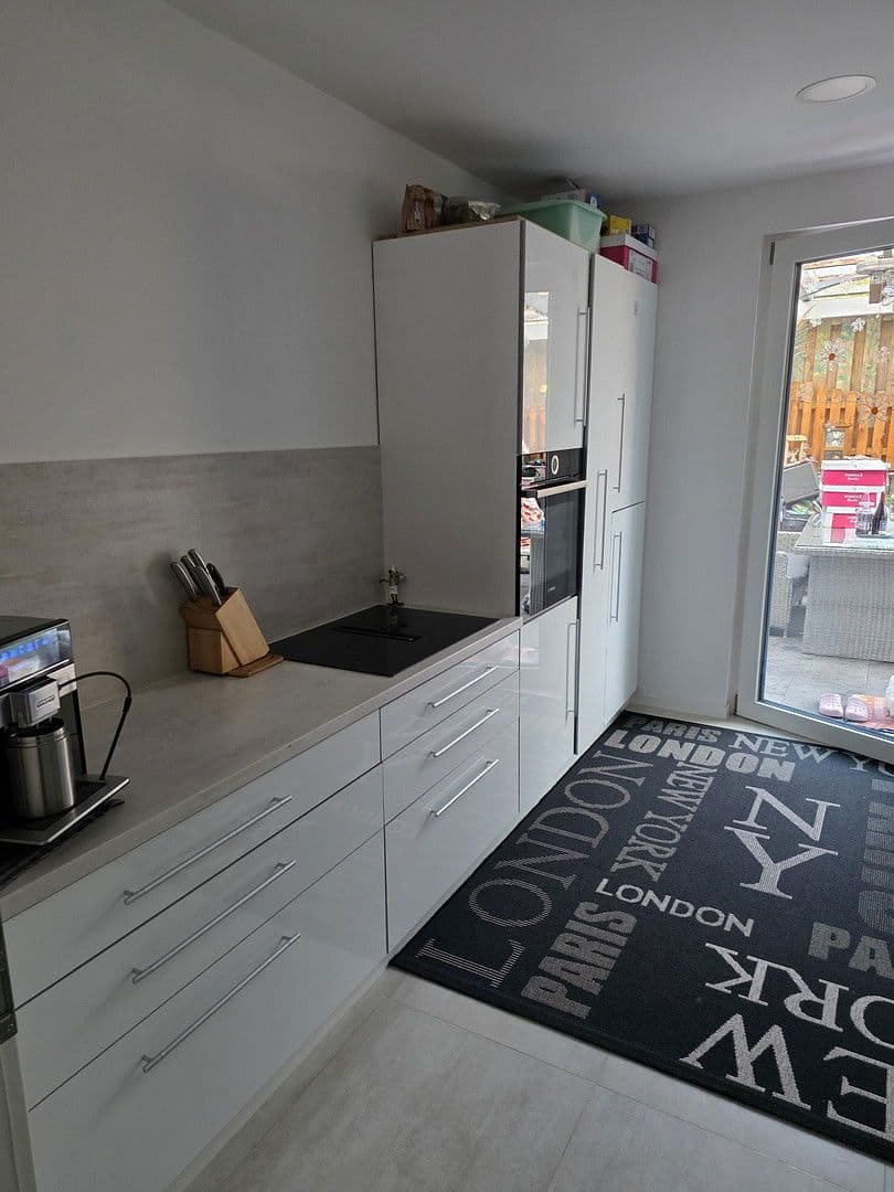 Predaj domu 120 m², pozemek 365 m², Schutzenstrasse, 21/1, Niefern-Öschelbronn, Bádensko-Wurttembersko Predaj domu 120 m², pozemek 365 m², Schutzenstrasse, 21/1, Niefern-Öschelbronn, Bádensko-Wurttembersko