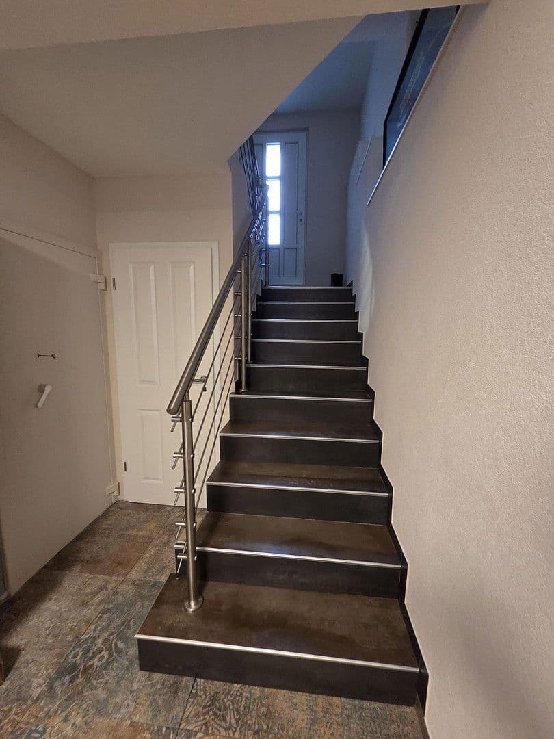 Predaj domu 120 m², pozemek 365 m², Schutzenstrasse, 21/1, Niefern-Öschelbronn, Bádensko-Wurttembersko Predaj domu 120 m², pozemek 365 m², Schutzenstrasse, 21/1, Niefern-Öschelbronn, Bádensko-Wurttembersko