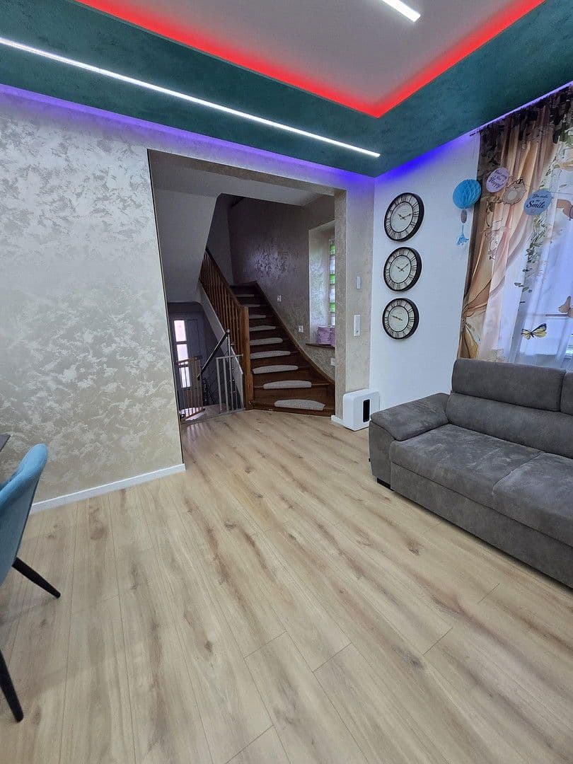 Predaj domu 120 m², pozemek 365 m², Schutzenstrasse, 21/1, Niefern-Öschelbronn, Bádensko-Wurttembersko Predaj domu 120 m², pozemek 365 m², Schutzenstrasse, 21/1, Niefern-Öschelbronn, Bádensko-Wurttembersko