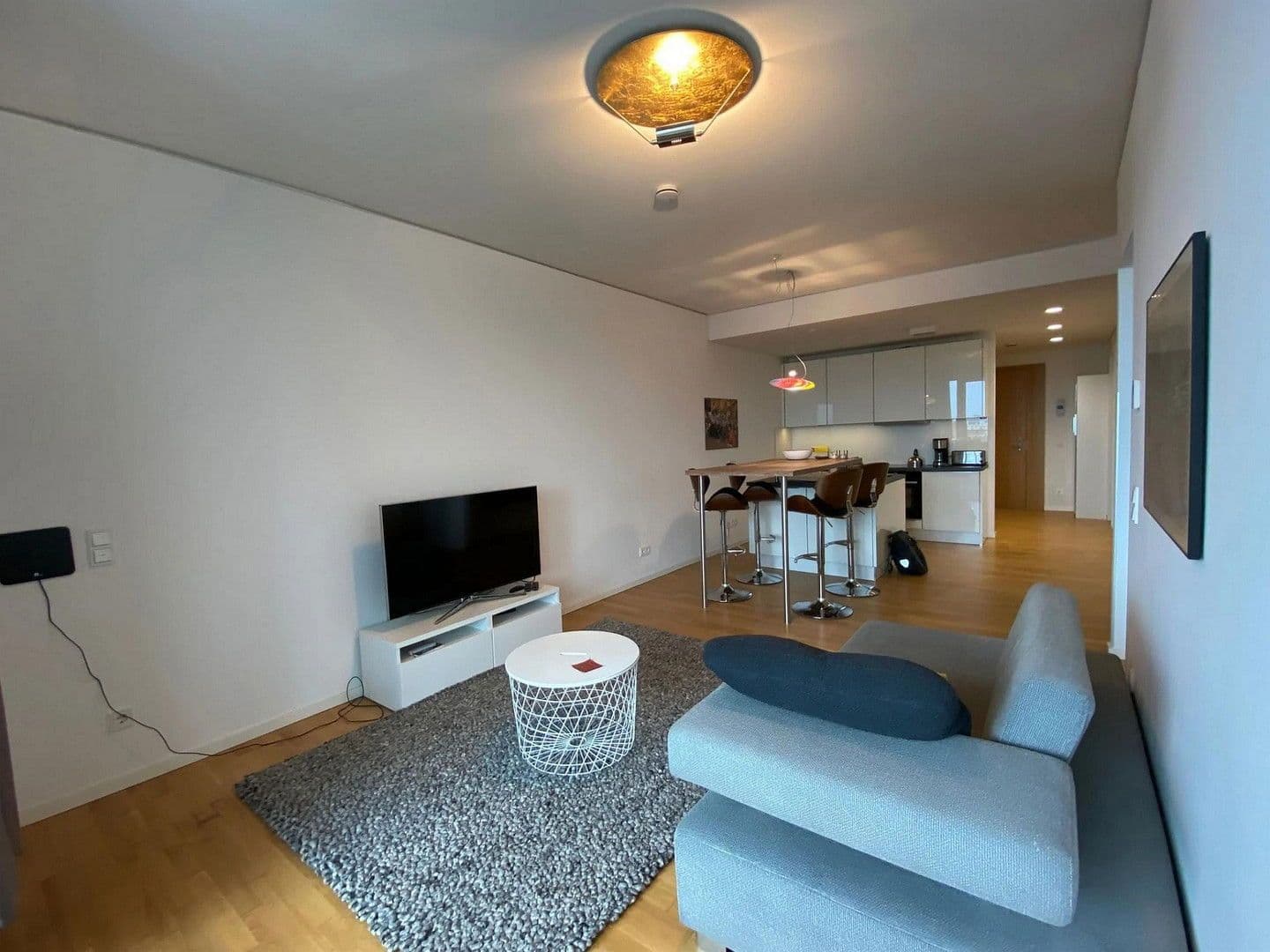 Prenájom bytu 2-izbový 72 m², Frankfurt am Main, Hesensko Prenájom bytu 2-izbový 72 m², Frankfurt am Main, Hesensko