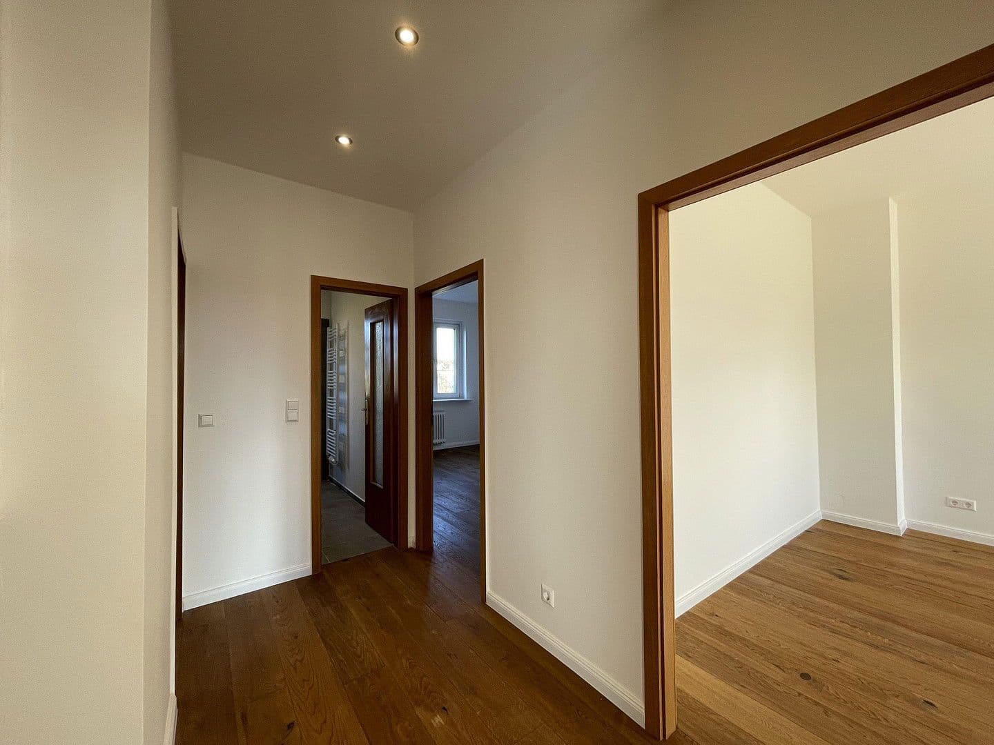 Prenájom bytu 3-izbový 70 m², Berlin, Berlín Prenájom bytu 3-izbový 70 m², Berlin, Berlín