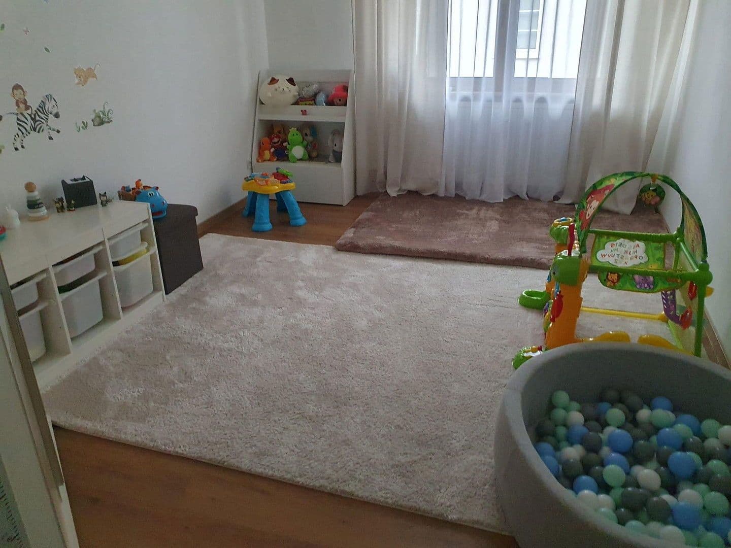 Prenájom bytu 3-izbový 108 m², Heddesheim, Bádensko-Wurttembersko Prenájom bytu 3-izbový 108 m², Heddesheim, Bádensko-Wurttembersko