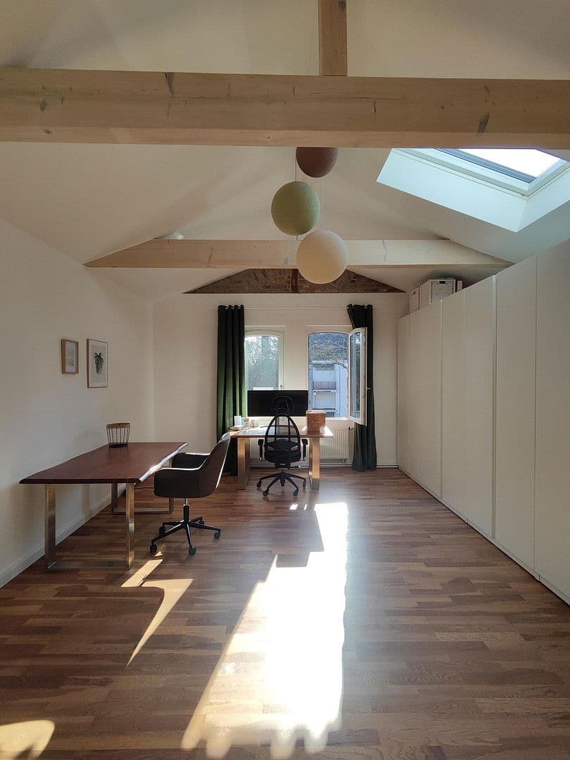 Prenájom bytu 4-izbový 114 m², Rheingaustraße 122, Wiesbaden-Biebrich, Hesensko Prenájom bytu 4-izbový 114 m², Rheingaustraße 122, Wiesbaden-Biebrich, Hesensko