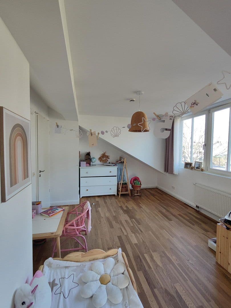 Prenájom bytu 4-izbový 114 m², Rheingaustraße 122, Wiesbaden-Biebrich, Hesensko Prenájom bytu 4-izbový 114 m², Rheingaustraße 122, Wiesbaden-Biebrich, Hesensko