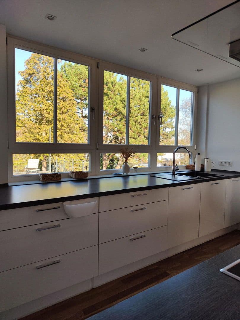 Prenájom bytu 4-izbový 114 m², Rheingaustraße 122, Wiesbaden-Biebrich, Hesensko Prenájom bytu 4-izbový 114 m², Rheingaustraße 122, Wiesbaden-Biebrich, Hesensko