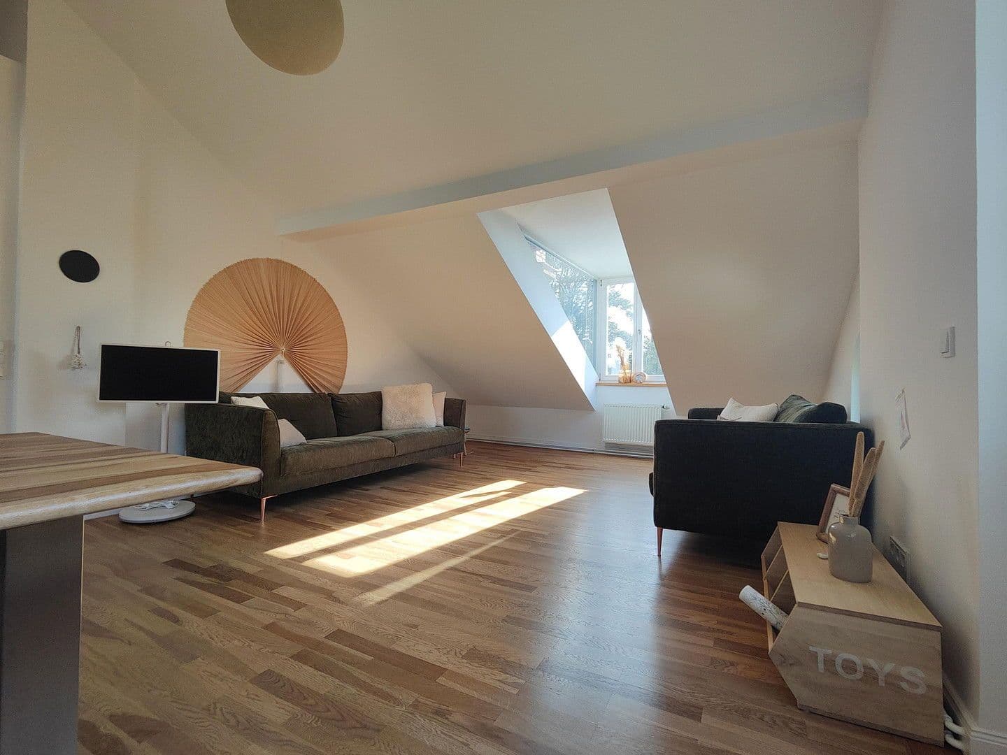 Prenájom bytu 4-izbový 114 m², Rheingaustraße 122, Wiesbaden-Biebrich, Hesensko Prenájom bytu 4-izbový 114 m², Rheingaustraße 122, Wiesbaden-Biebrich, Hesensko