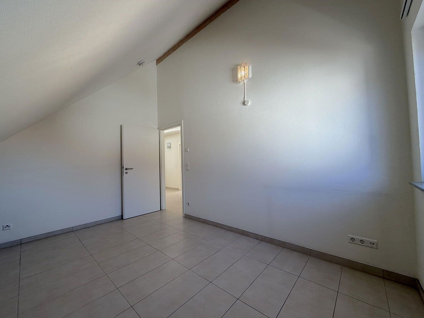 Predaj bytu 3-izbový 98 m², Weinstadt, Bádensko-Wurttembersko Predaj bytu 3-izbový 98 m², Weinstadt, Bádensko-Wurttembersko