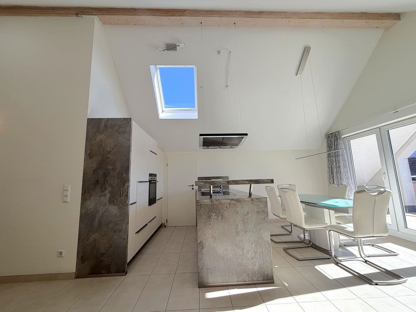 Predaj bytu 3-izbový 98 m², Weinstadt, Bádensko-Wurttembersko Predaj bytu 3-izbový 98 m², Weinstadt, Bádensko-Wurttembersko