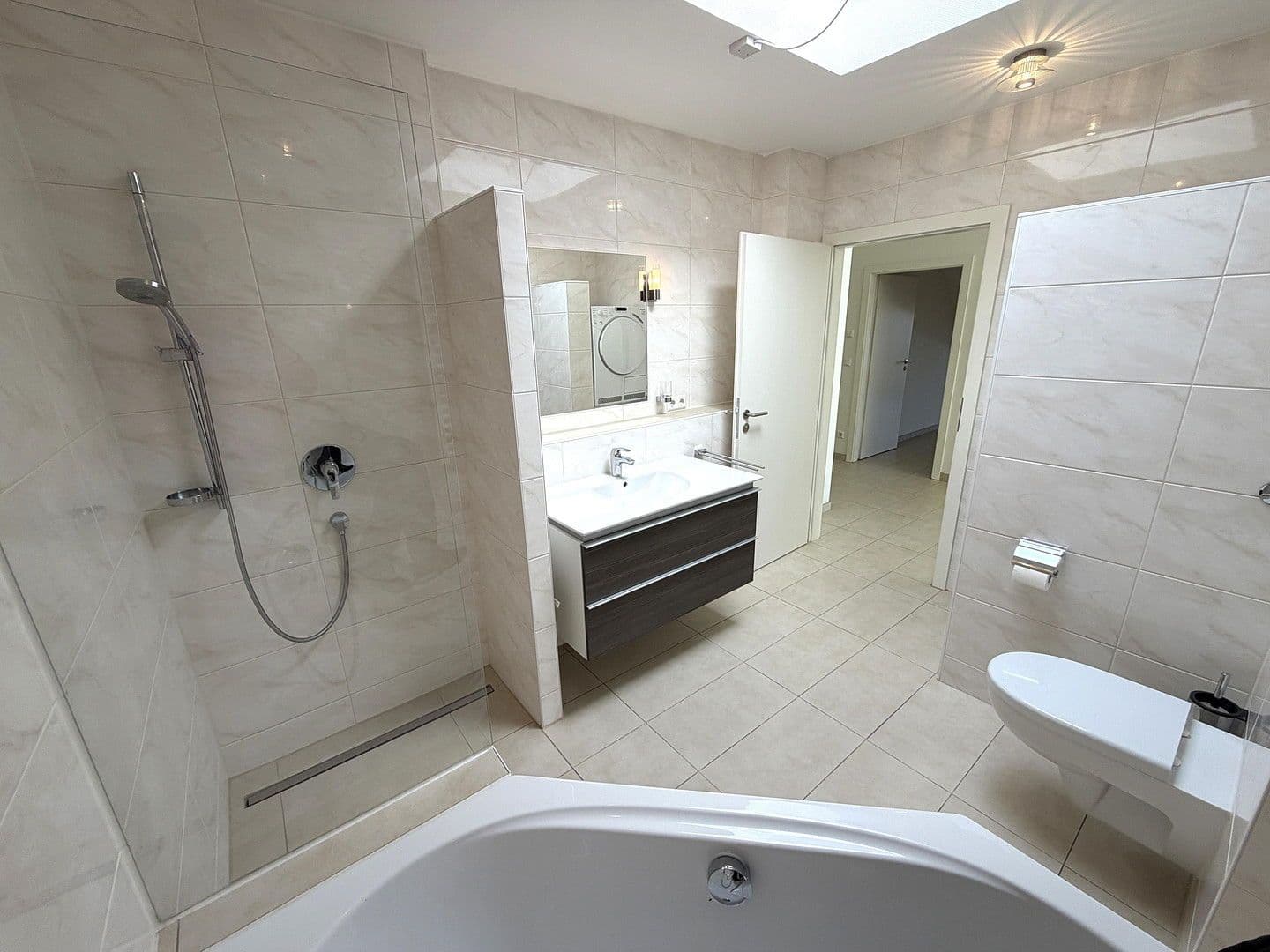 Predaj bytu 3-izbový 98 m², Weinstadt, Bádensko-Wurttembersko Predaj bytu 3-izbový 98 m², Weinstadt, Bádensko-Wurttembersko