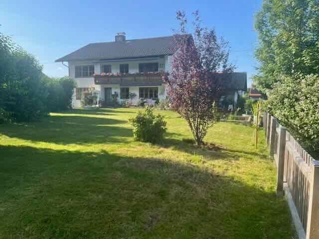 Predaj domu 209 m², pozemek 1.117 m², Frühlingstraße 8, Teisendorf, Bavorsko Predaj domu 209 m², pozemek 1.117 m², Frühlingstraße 8, Teisendorf, Bavorsko