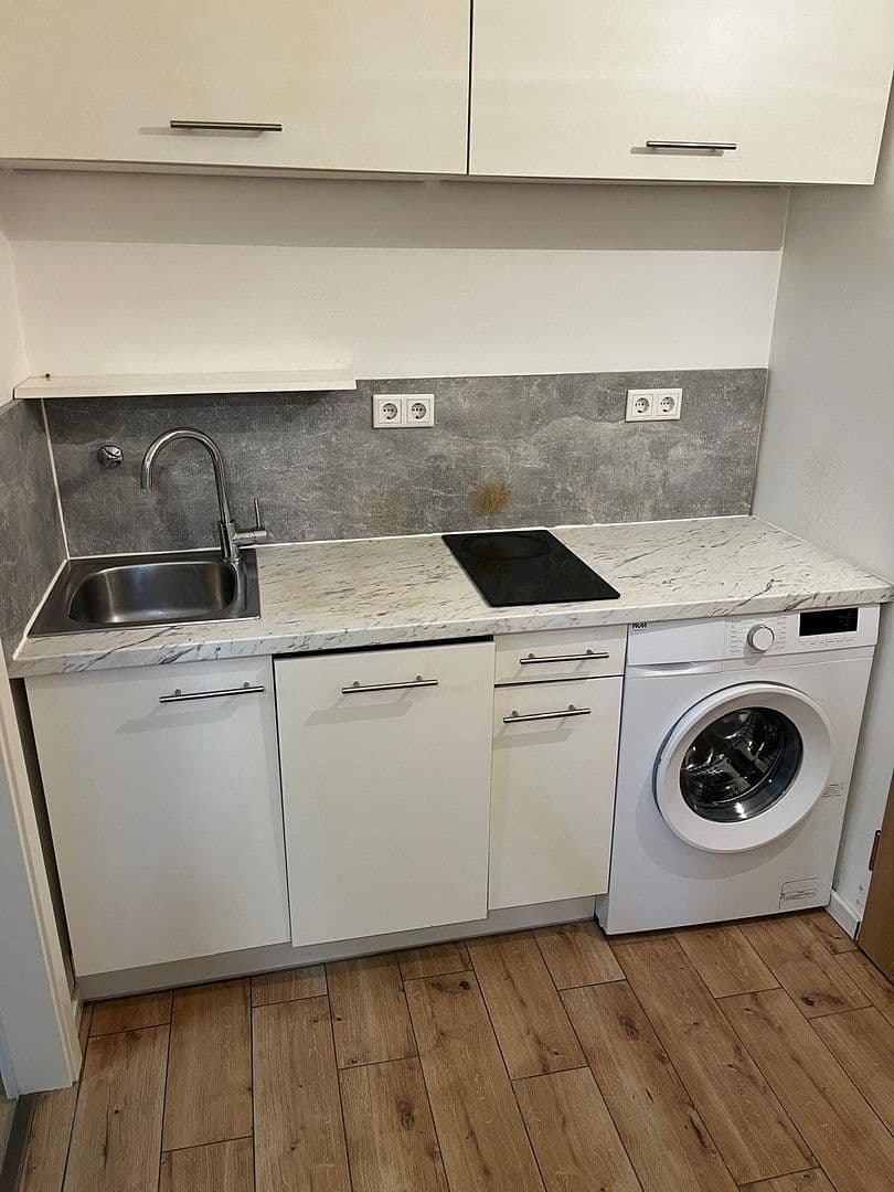 Prenájom bytu 1-izbový 25 m², Erlangen, Bavorsko Prenájom bytu 1-izbový 25 m², Erlangen, Bavorsko