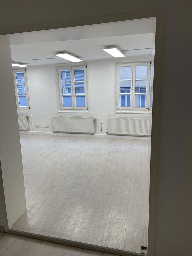 Prenájom kancelárie 52 m², Pliensaustraße 27, Esslingen am Neckar, Bádensko-Wurttembersko Prenájom kancelárie 52 m², Pliensaustraße 27, Esslingen am Neckar, Bádensko-Wurttembersko