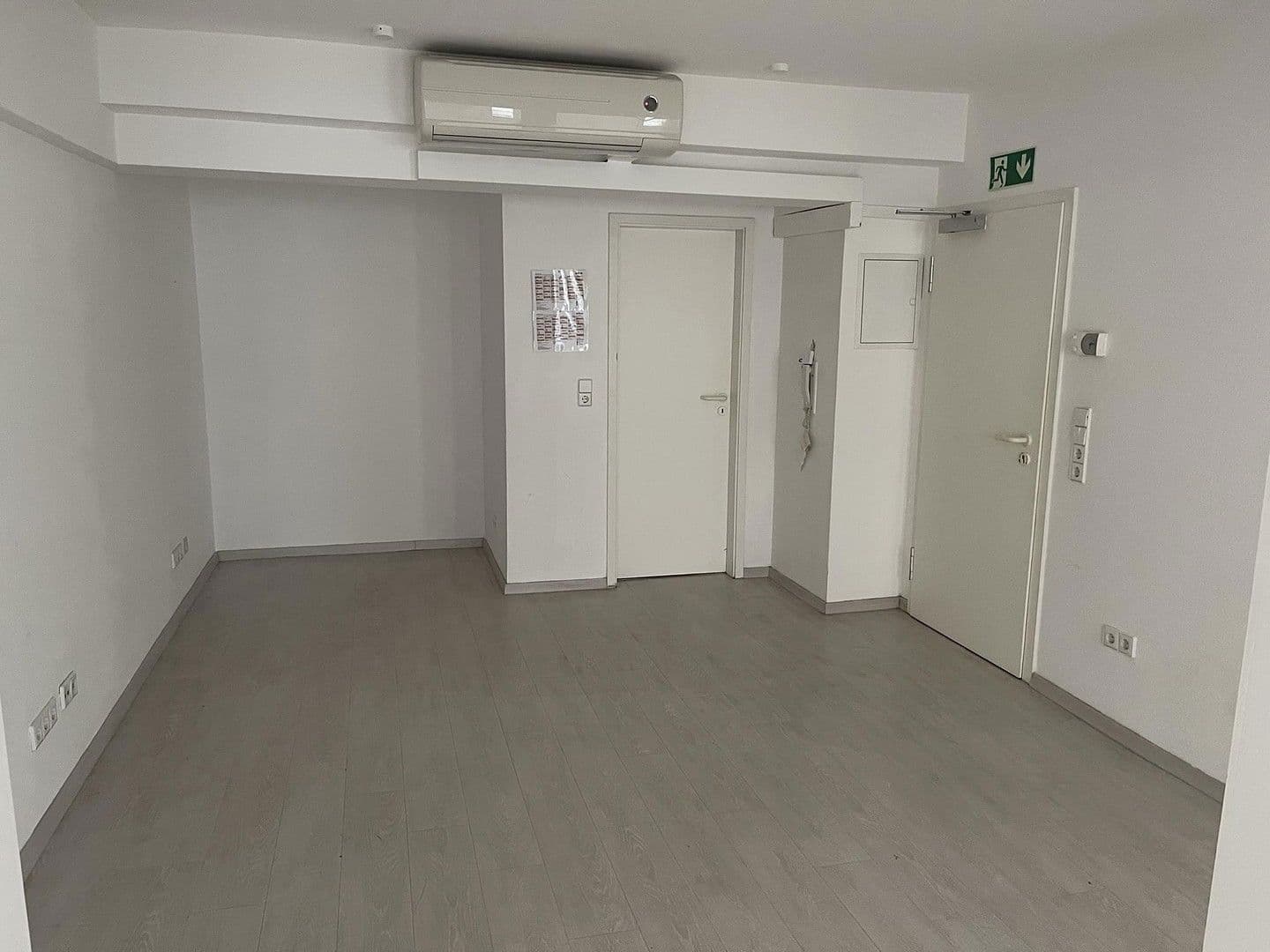 Prenájom kancelárie 52 m², Pliensaustraße 27, Esslingen am Neckar, Bádensko-Wurttembersko Prenájom kancelárie 52 m², Pliensaustraße 27, Esslingen am Neckar, Bádensko-Wurttembersko
