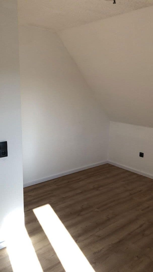 Prenájom bytu 4-izbový 115 m², Hauptstraße 19, Bruchweiler-Bärenbach, Porýnie-Falcko Prenájom bytu 4-izbový 115 m², Hauptstraße 19, Bruchweiler-Bärenbach, Porýnie-Falcko