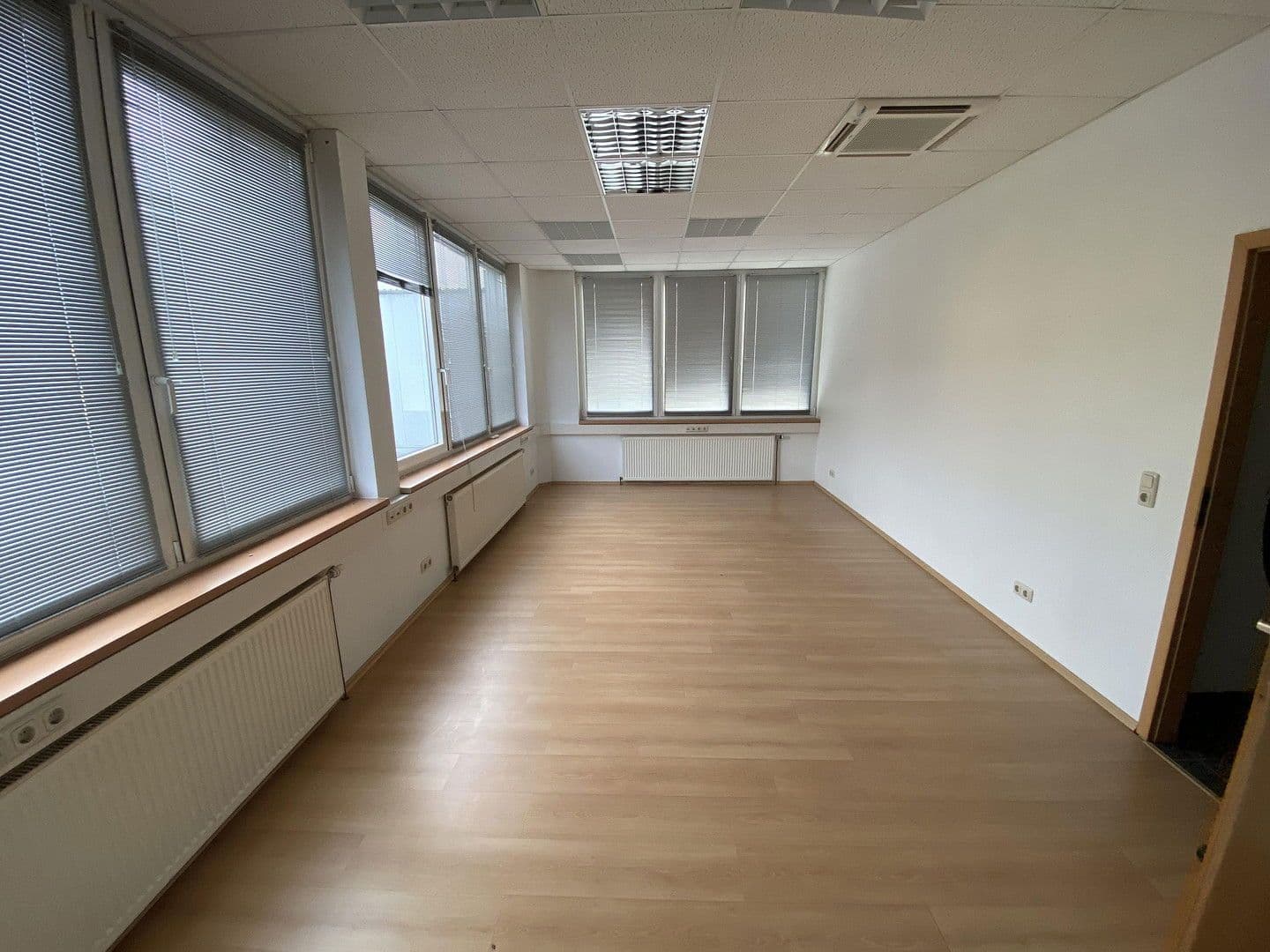 Predaj nebytového priestoru 7.574 m², Sülzborn 2, Magdeburg, Sasko-Anhaltsko Predaj nebytového priestoru 7.574 m², Sülzborn 2, Magdeburg, Sasko-Anhaltsko