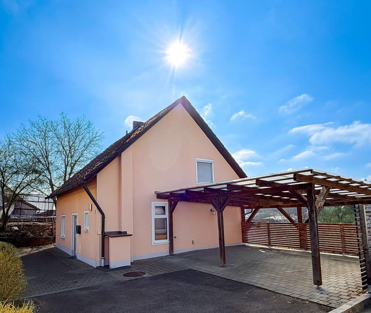 Predaj domu 138 m², pozemek 1.198 m², Beratzhausen, Bavorsko Predaj domu 138 m², pozemek 1.198 m², Beratzhausen, Bavorsko