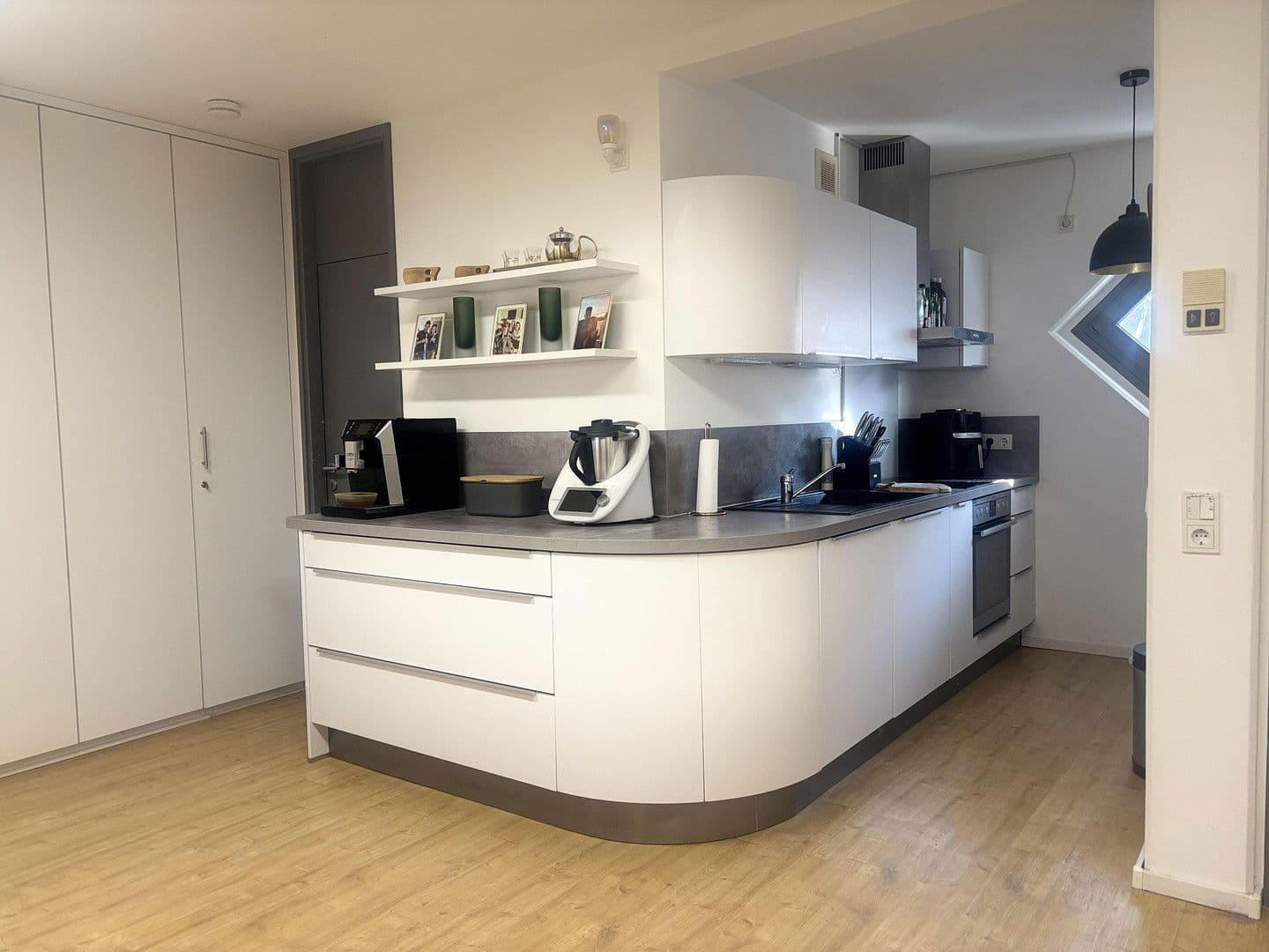 Prenájom bytu 3-izbový 110 m², Bonn, Severné Porýnie - Westfálsko Prenájom bytu 3-izbový 110 m², Bonn, Severné Porýnie - Westfálsko