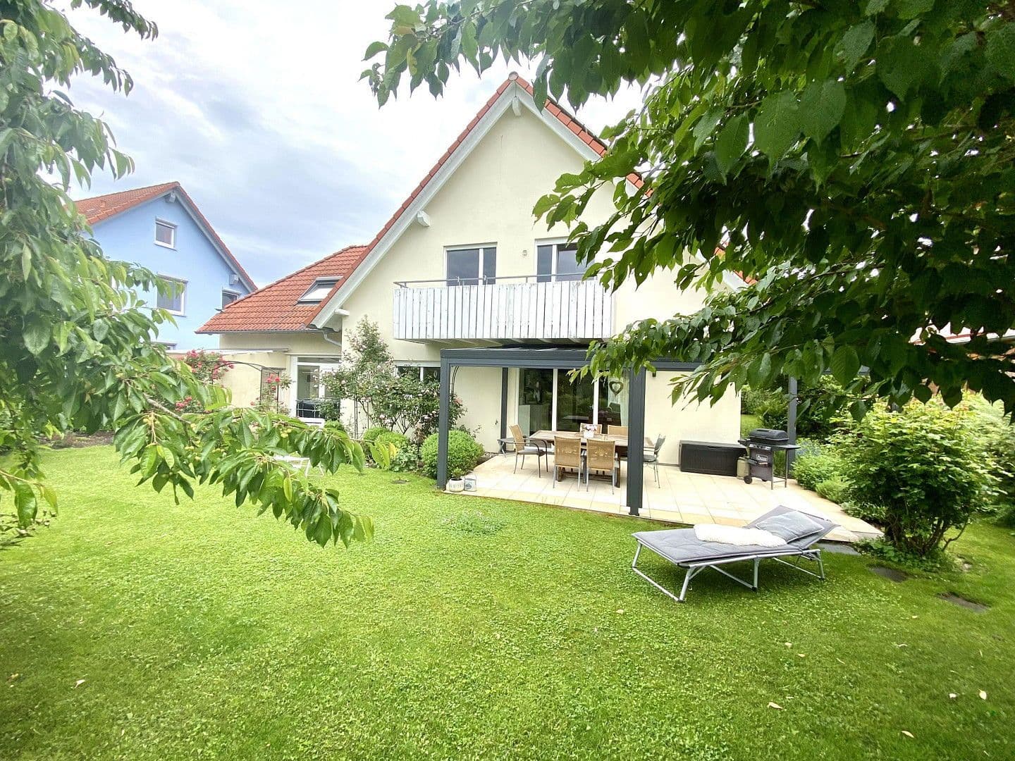 Predaj domu 224 m², pozemek 619 m², Schwäbisch Hall, Bádensko-Wurttembersko Predaj domu 224 m², pozemek 619 m², Schwäbisch Hall, Bádensko-Wurttembersko