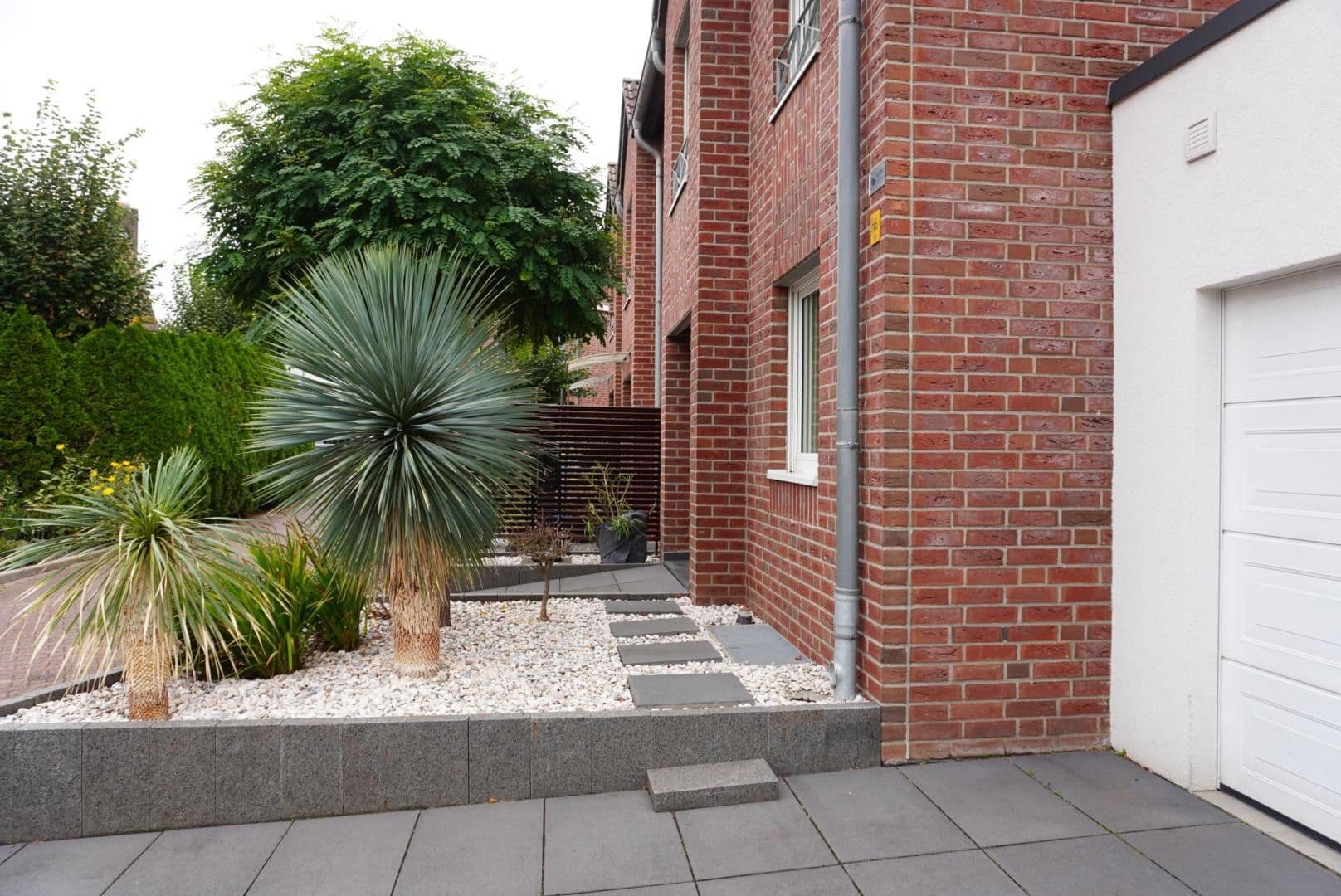 Predaj domu 147 m², pozemek 303 m², Gladbacher Straße 280, Neuss, Severné Porýnie - Westfálsko Predaj domu 147 m², pozemek 303 m², Gladbacher Straße 280, Neuss, Severné Porýnie - Westfálsko