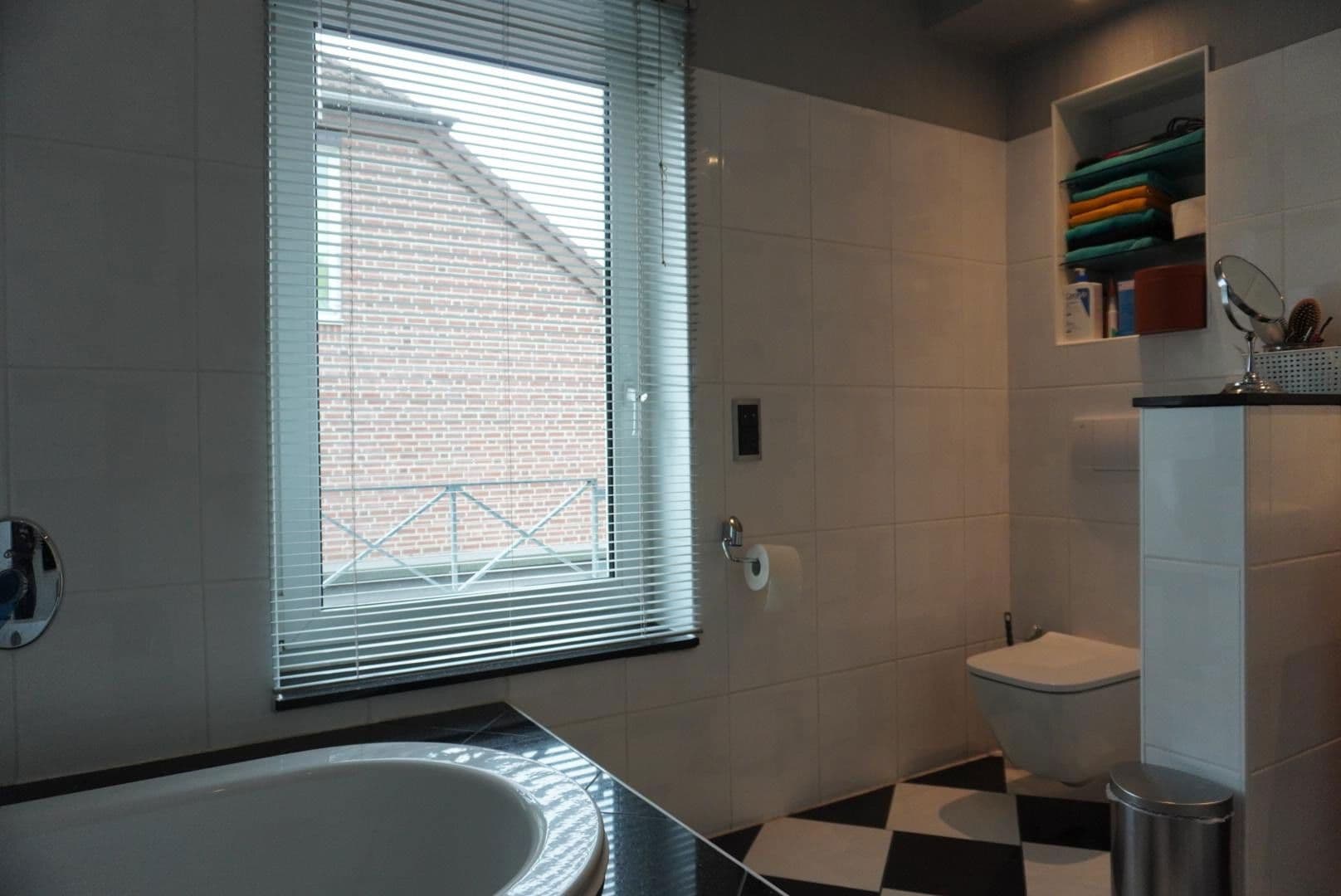 Predaj domu 147 m², pozemek 303 m², Gladbacher Straße 280, Neuss, Severné Porýnie - Westfálsko Predaj domu 147 m², pozemek 303 m², Gladbacher Straße 280, Neuss, Severné Porýnie - Westfálsko