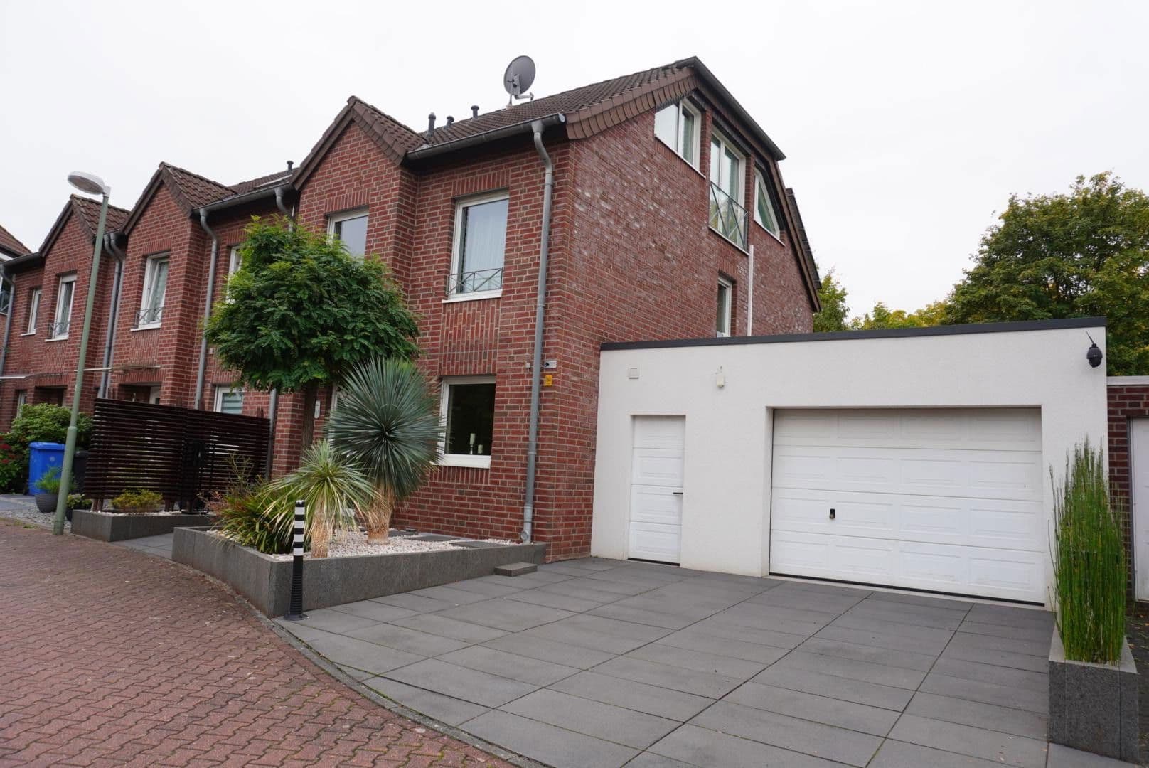 Predaj domu 147 m², pozemek 303 m², Gladbacher Straße 280, Neuss, Severné Porýnie - Westfálsko Predaj domu 147 m², pozemek 303 m², Gladbacher Straße 280, Neuss, Severné Porýnie - Westfálsko