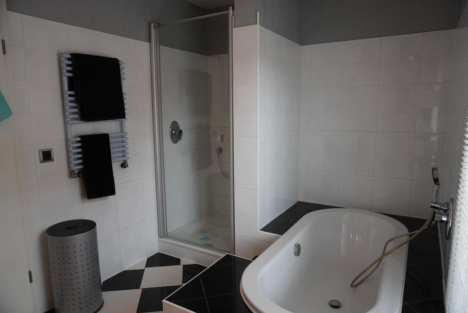 Predaj domu 147 m², pozemek 303 m², Gladbacher Straße 280, Neuss, Severné Porýnie - Westfálsko Predaj domu 147 m², pozemek 303 m², Gladbacher Straße 280, Neuss, Severné Porýnie - Westfálsko