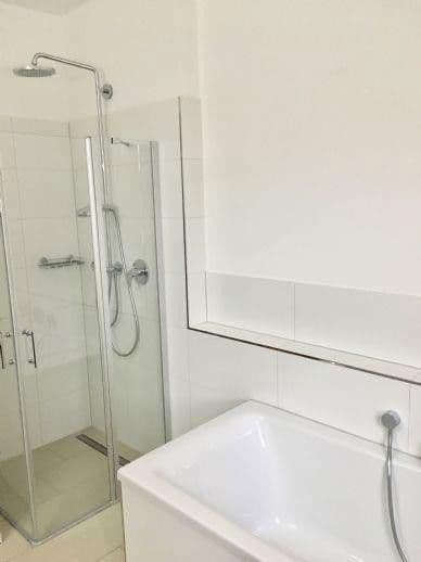 Prenájom bytu 4-izbový 125 m², Dahmestr. 8, Berlin, Berlín Prenájom bytu 4-izbový 125 m², Dahmestr. 8, Berlin, Berlín