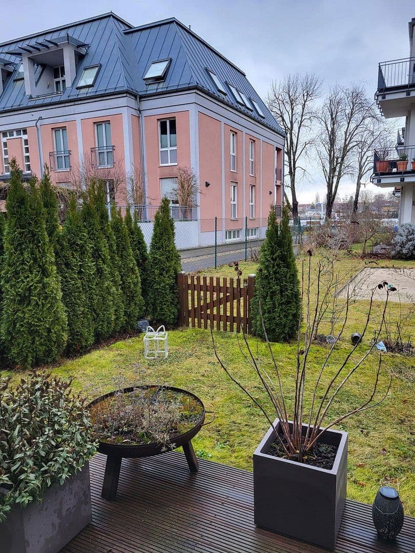 Prenájom bytu 4-izbový 125 m², Dahmestr. 8, Berlin, Berlín Prenájom bytu 4-izbový 125 m², Dahmestr. 8, Berlin, Berlín