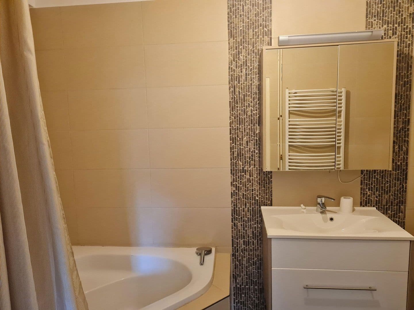 Prenájom bytu 3-izbový 90 m², Schieder-Schwalenberg, Severné Porýnie - Westfálsko Prenájom bytu 3-izbový 90 m², Schieder-Schwalenberg, Severné Porýnie - Westfálsko