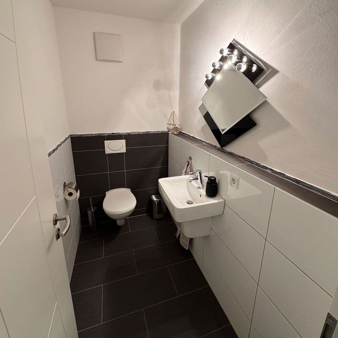 Prenájom bytu 3-izbový 100 m², Edenkoben, Porýnie-Falcko Prenájom bytu 3-izbový 100 m², Edenkoben, Porýnie-Falcko