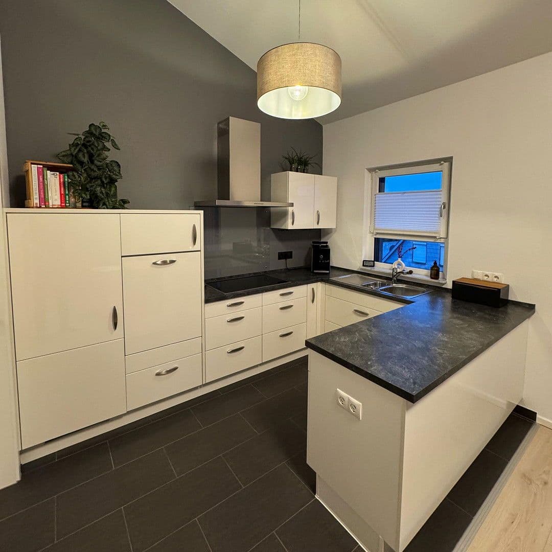 Prenájom bytu 3-izbový 100 m², Edenkoben, Porýnie-Falcko Prenájom bytu 3-izbový 100 m², Edenkoben, Porýnie-Falcko