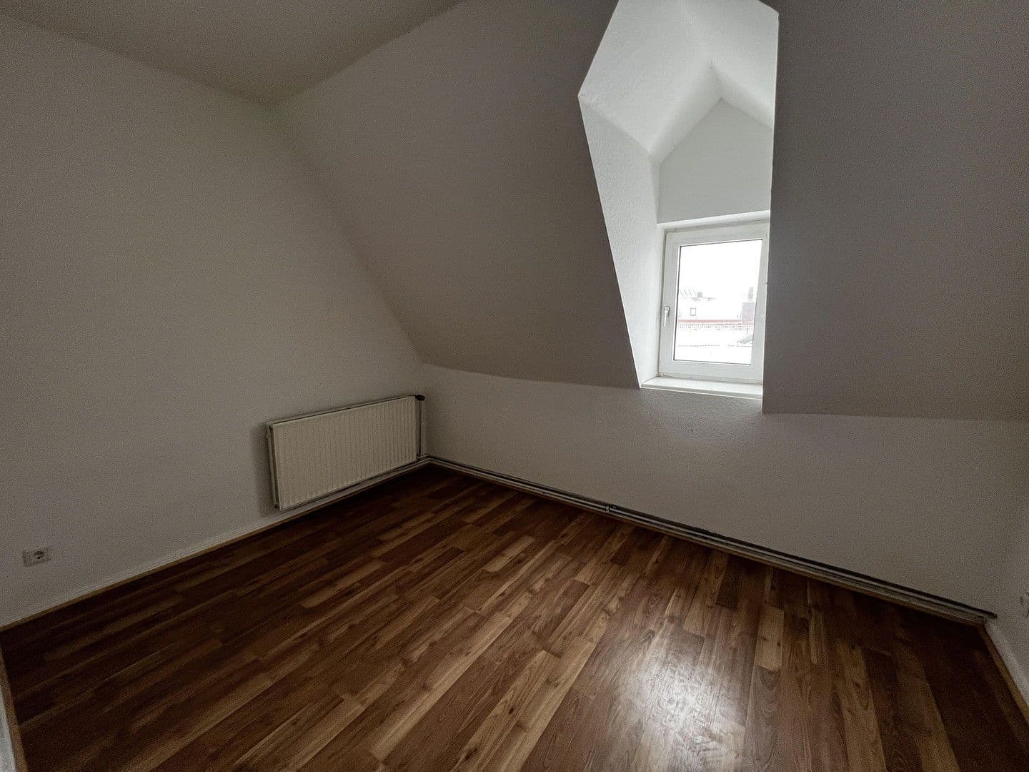 Prenájom bytu 4-izbový 114 m², Lüneburger Straße 11, Celle, Dolné Sasko Prenájom bytu 4-izbový 114 m², Lüneburger Straße 11, Celle, Dolné Sasko