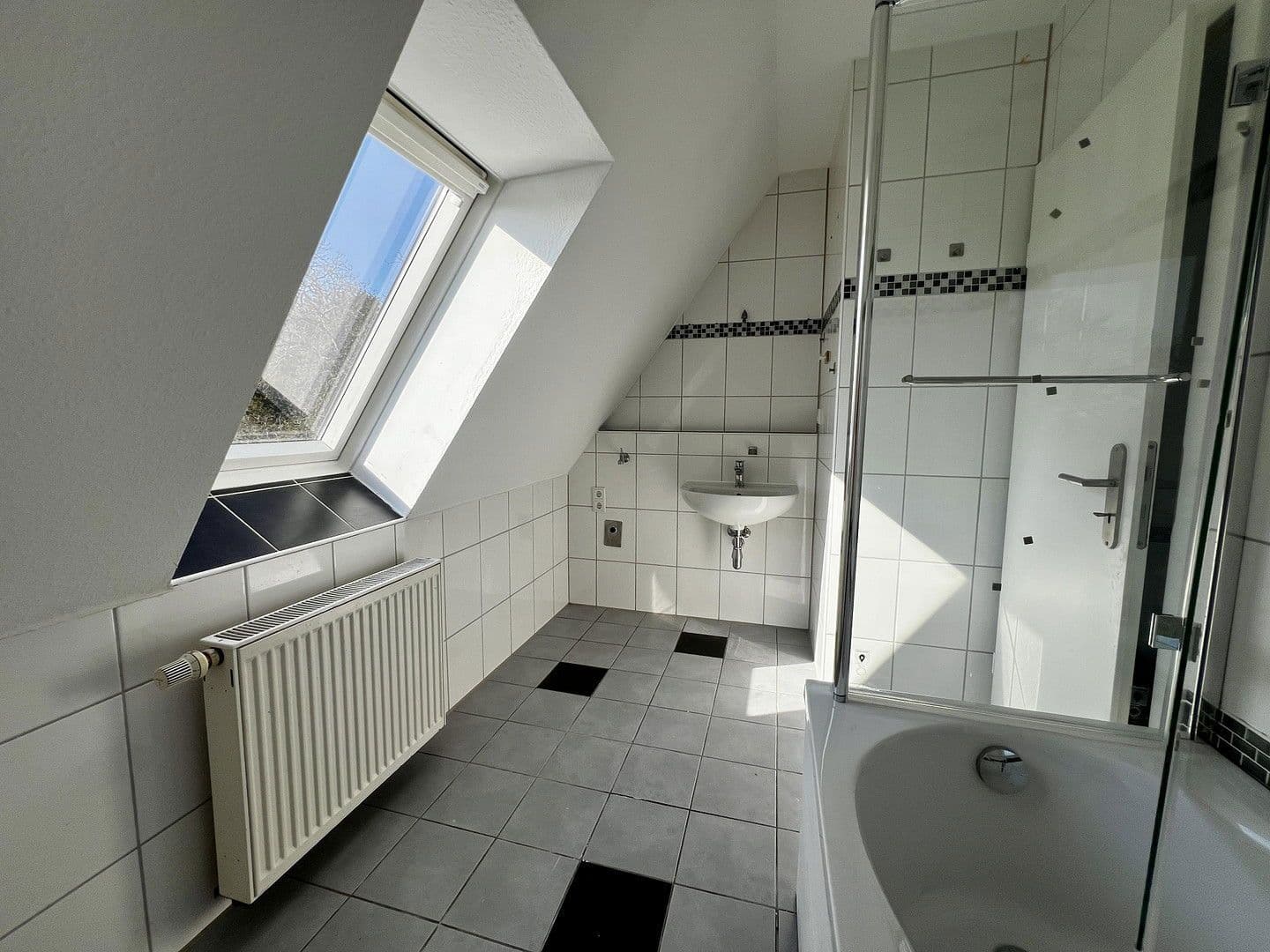 Prenájom bytu 4-izbový 114 m², Lüneburger Straße 11, Celle, Dolné Sasko Prenájom bytu 4-izbový 114 m², Lüneburger Straße 11, Celle, Dolné Sasko