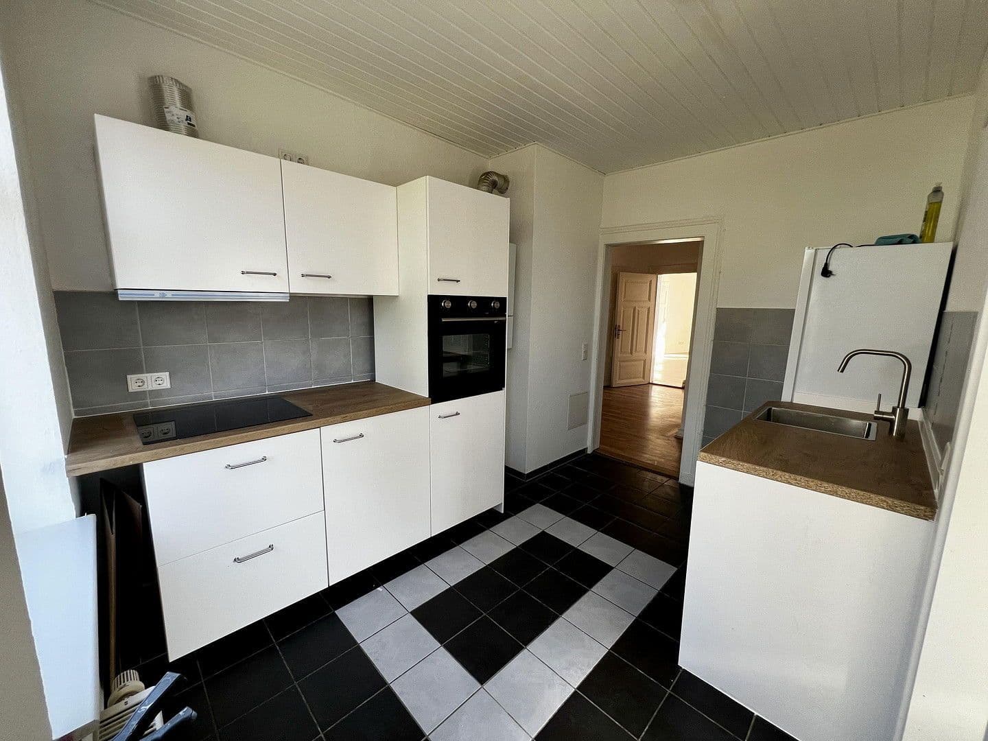 Prenájom bytu 4-izbový 114 m², Lüneburger Straße 11, Celle, Dolné Sasko Prenájom bytu 4-izbový 114 m², Lüneburger Straße 11, Celle, Dolné Sasko