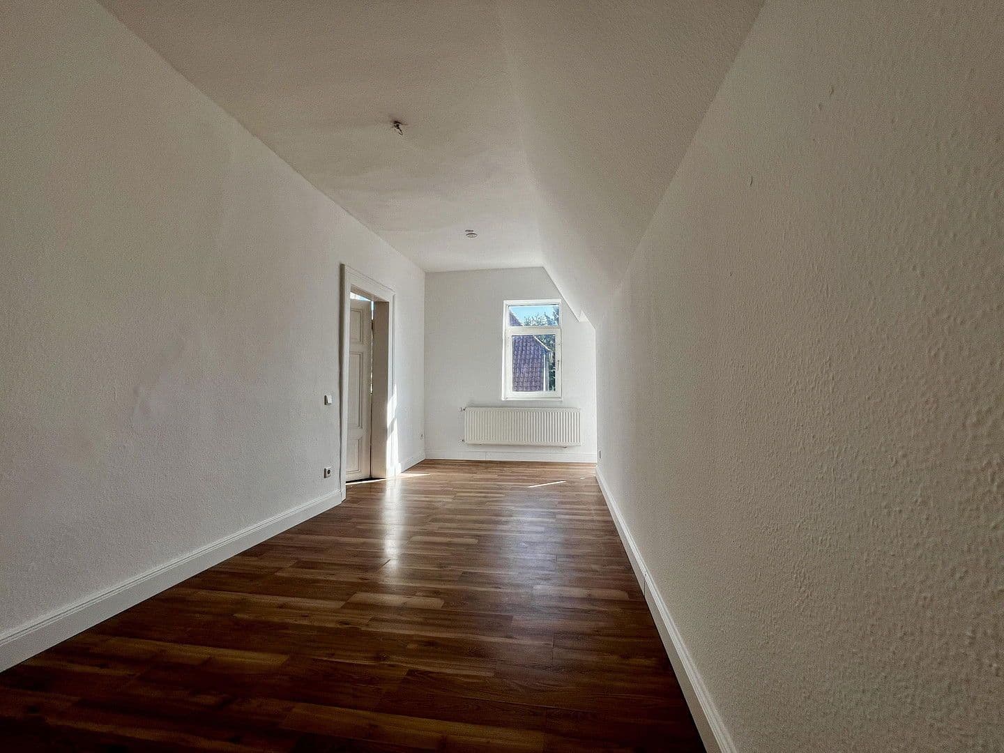 Prenájom bytu 4-izbový 114 m², Lüneburger Straße 11, Celle, Dolné Sasko Prenájom bytu 4-izbový 114 m², Lüneburger Straße 11, Celle, Dolné Sasko