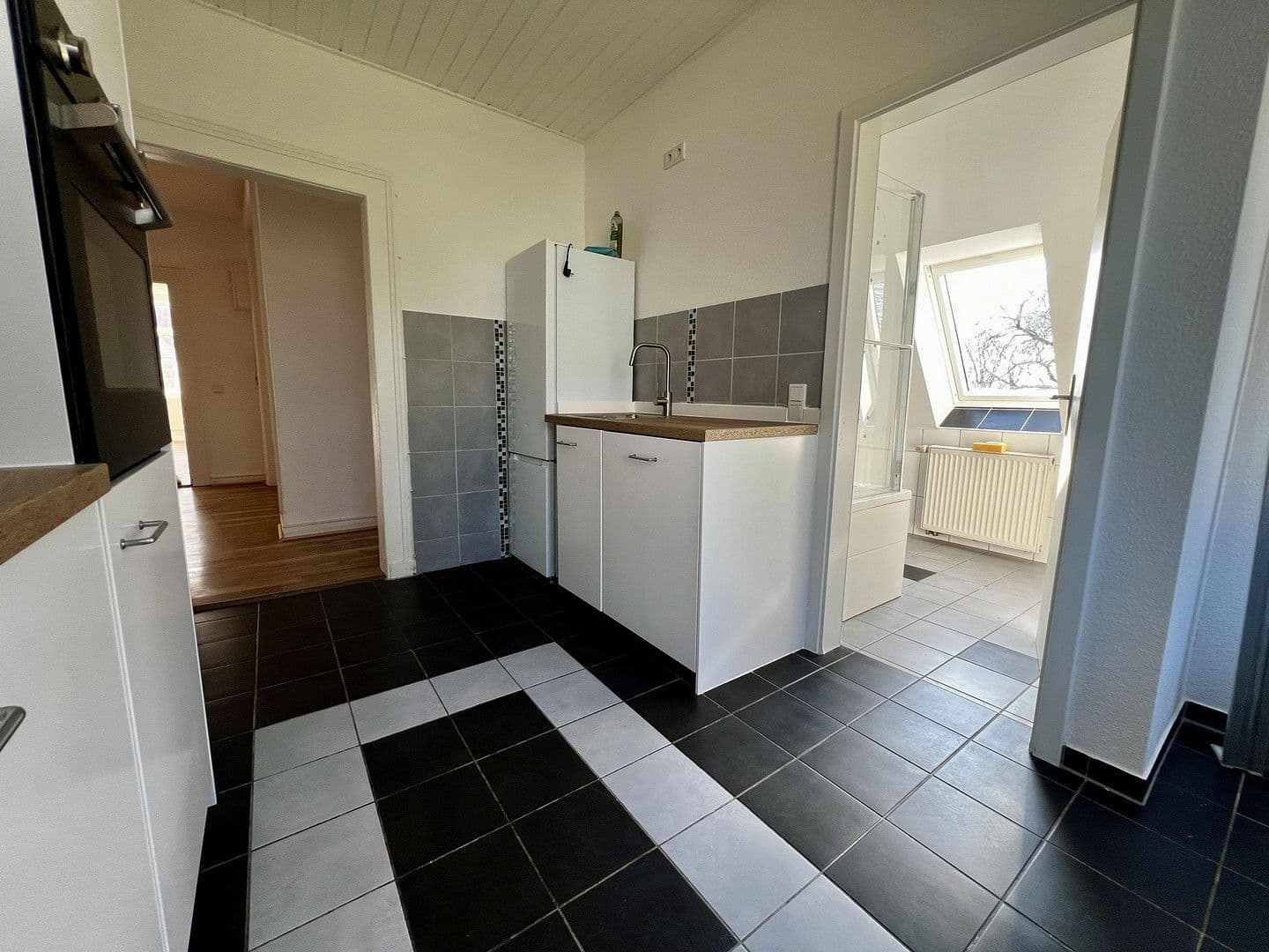 Prenájom bytu 4-izbový 114 m², Lüneburger Straße 11, Celle, Dolné Sasko Prenájom bytu 4-izbový 114 m², Lüneburger Straße 11, Celle, Dolné Sasko