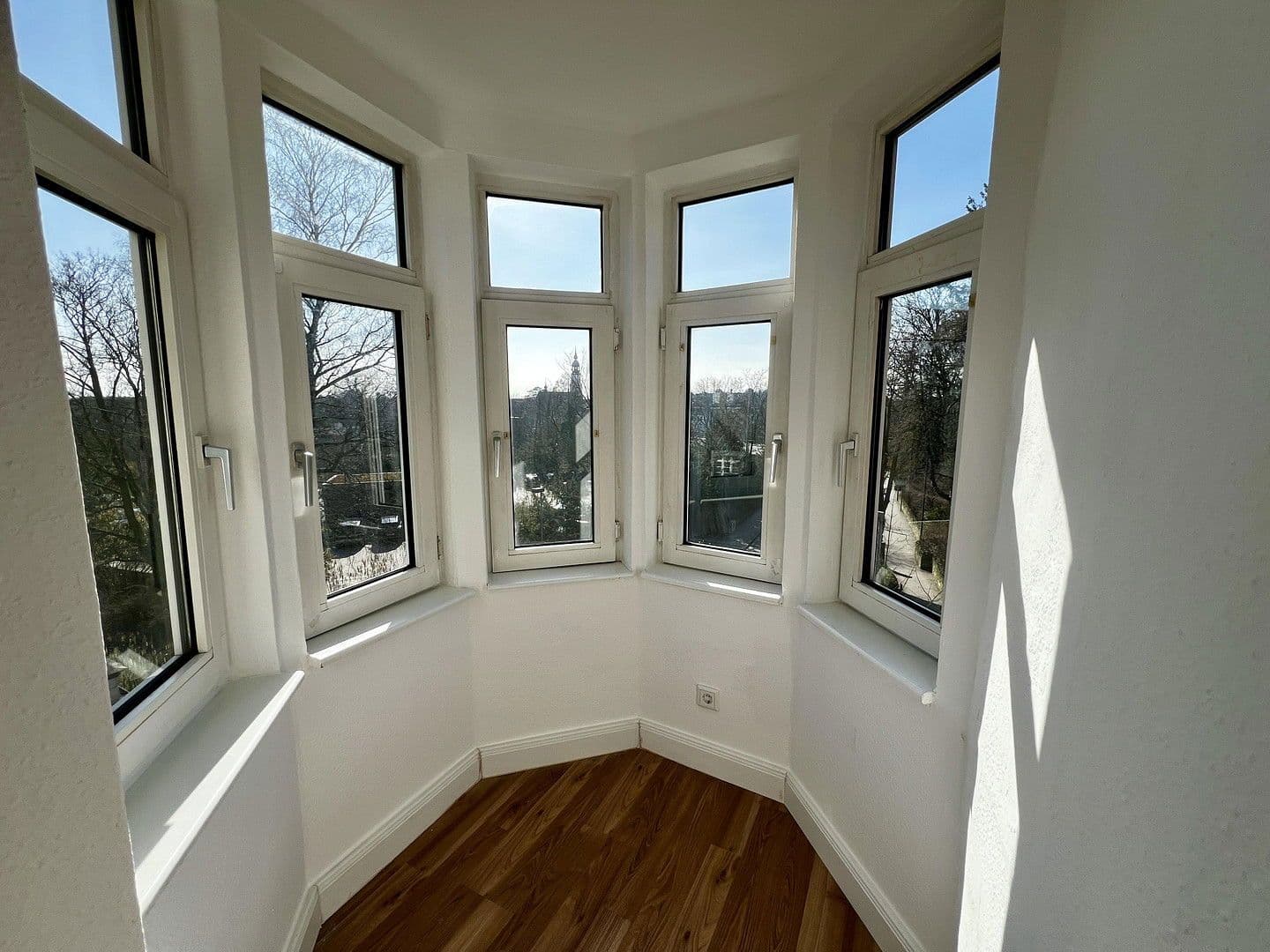 Prenájom bytu 4-izbový 114 m², Lüneburger Straße 11, Celle, Dolné Sasko Prenájom bytu 4-izbový 114 m², Lüneburger Straße 11, Celle, Dolné Sasko