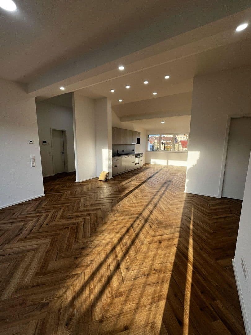 Prenájom bytu 3-izbový 100 m², Nürtingen, Bádensko-Wurttembersko Prenájom bytu 3-izbový 100 m², Nürtingen, Bádensko-Wurttembersko