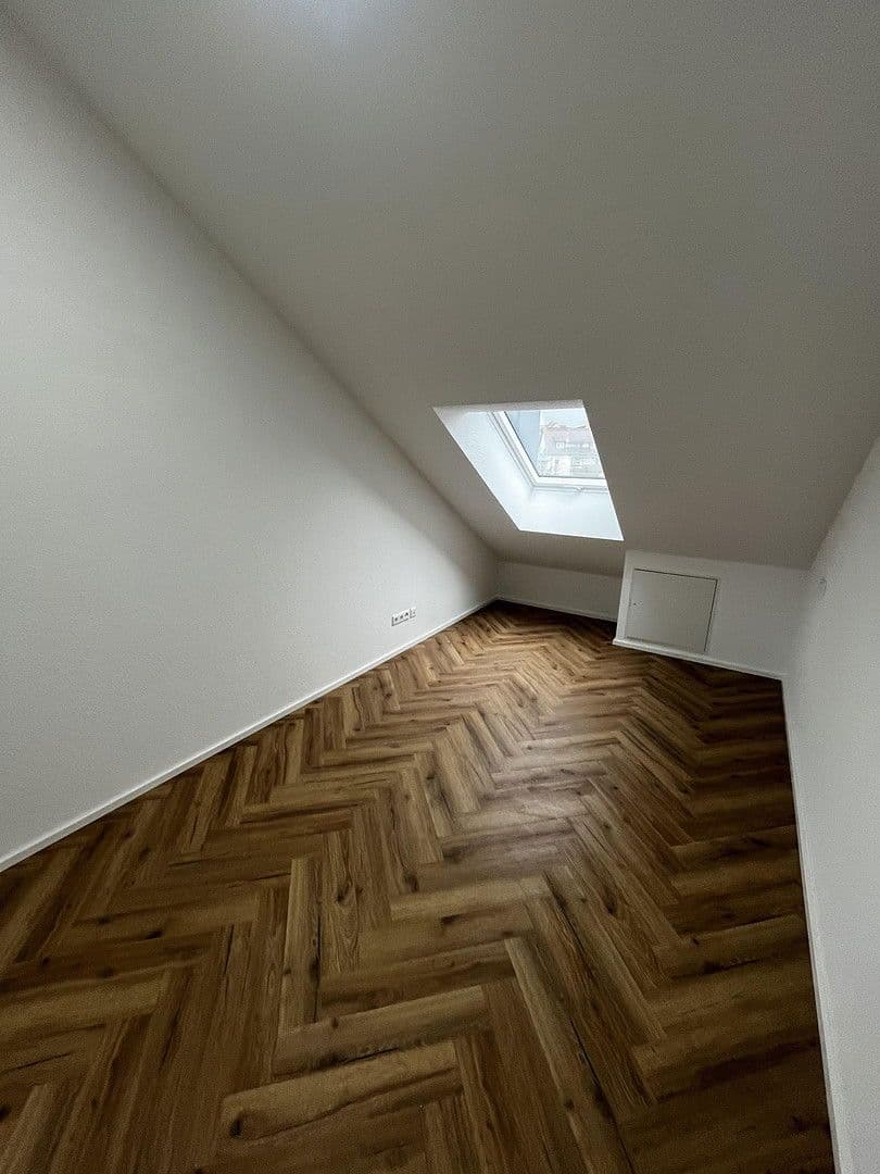 Prenájom bytu 3-izbový 100 m², Nürtingen, Bádensko-Wurttembersko Prenájom bytu 3-izbový 100 m², Nürtingen, Bádensko-Wurttembersko