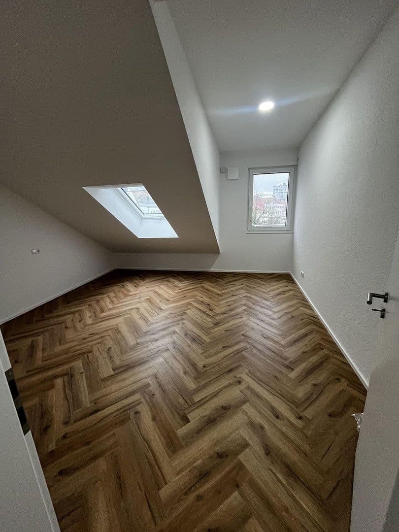 Prenájom bytu 3-izbový 100 m², Nürtingen, Bádensko-Wurttembersko Prenájom bytu 3-izbový 100 m², Nürtingen, Bádensko-Wurttembersko