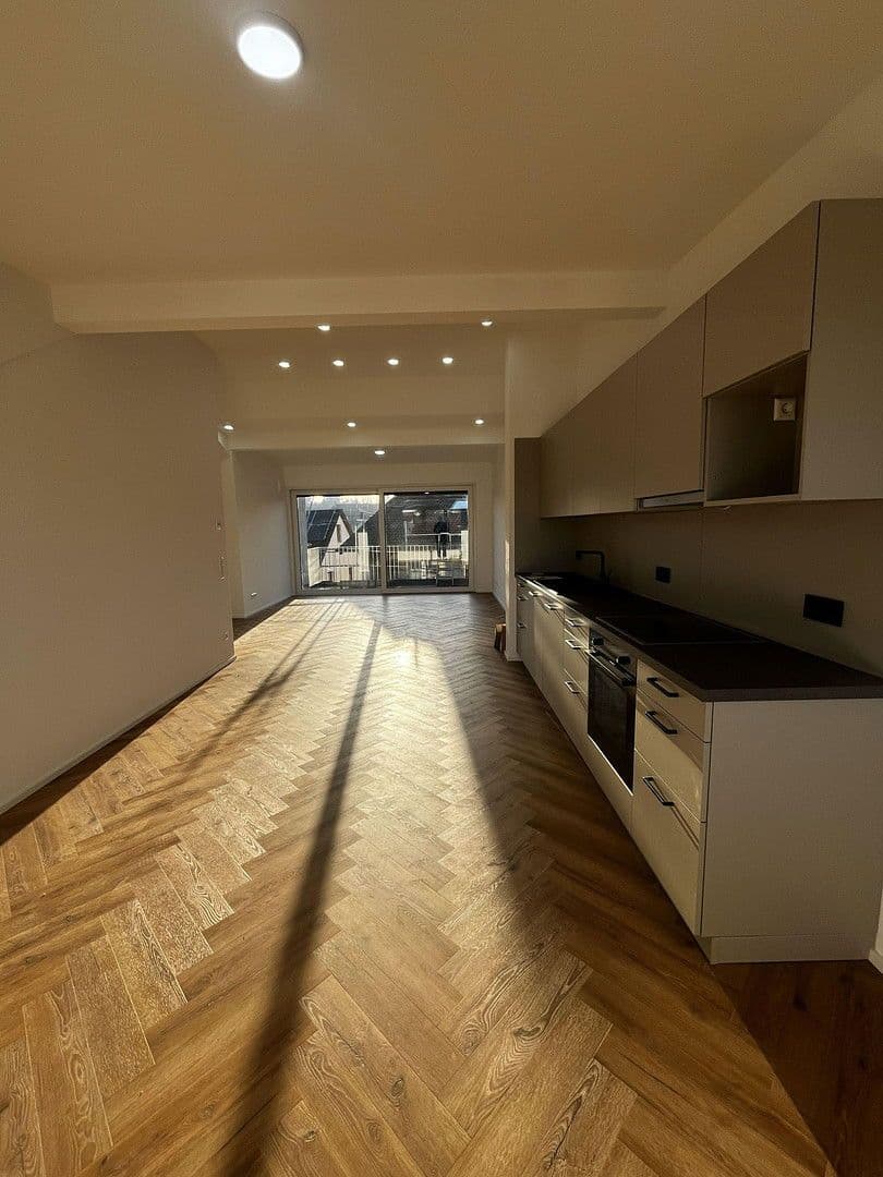 Prenájom bytu 3-izbový 100 m², Nürtingen, Bádensko-Wurttembersko Prenájom bytu 3-izbový 100 m², Nürtingen, Bádensko-Wurttembersko