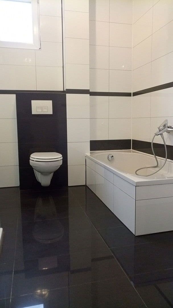 Predaj domu 136 m², pozemek 250 m², Ratingen, Severné Porýnie - Westfálsko Predaj domu 136 m², pozemek 250 m², Ratingen, Severné Porýnie - Westfálsko