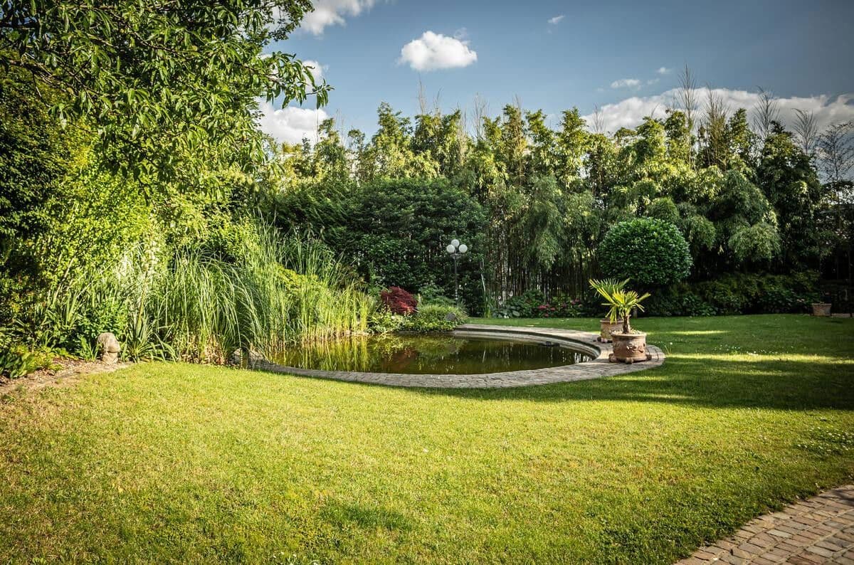 Predaj domu 416 m², pozemek 1.257 m², Wiesbaden, Hesensko Predaj domu 416 m², pozemek 1.257 m², Wiesbaden, Hesensko