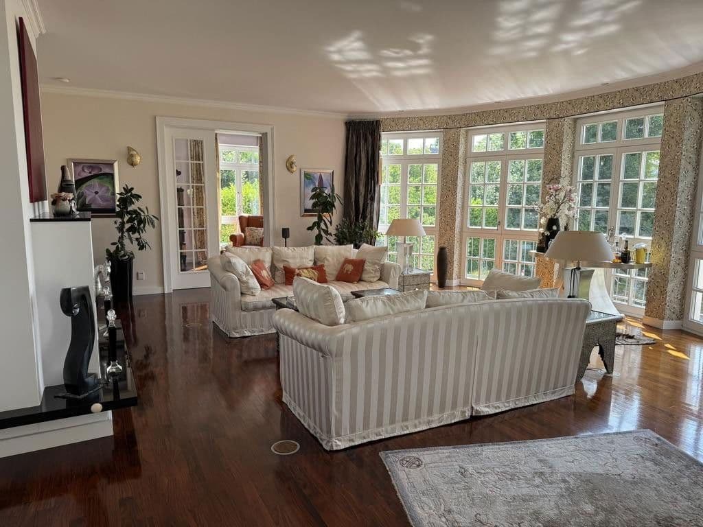 Predaj domu 416 m², pozemek 1.257 m², Wiesbaden, Hesensko Predaj domu 416 m², pozemek 1.257 m², Wiesbaden, Hesensko