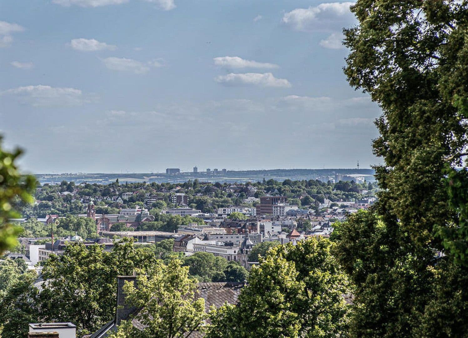 Predaj domu 416 m², pozemek 1.257 m², Wiesbaden, Hesensko Predaj domu 416 m², pozemek 1.257 m², Wiesbaden, Hesensko