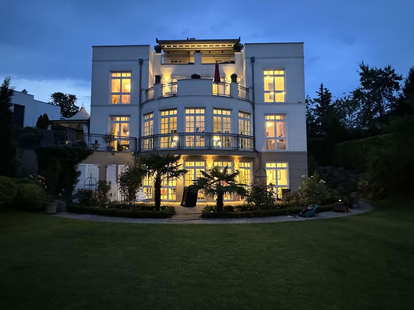 Predaj domu 416 m², pozemek 1.257 m², Wiesbaden, Hesensko Predaj domu 416 m², pozemek 1.257 m², Wiesbaden, Hesensko